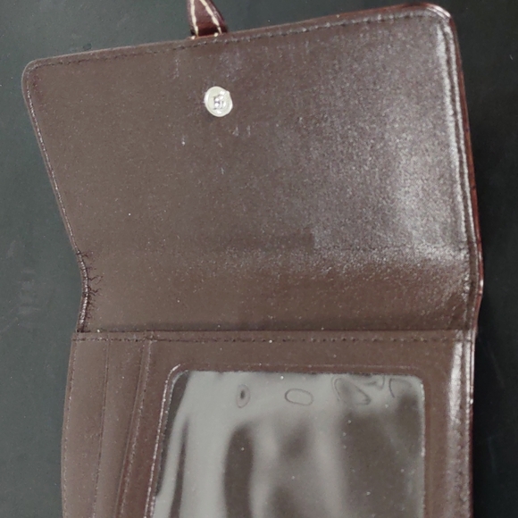 Quad-Fold Croc Embossed Leather Wallet - Picture 10 of 10